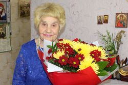 Поздравления с 95-летием сегодня принимала участник трудового фронта Шевченко Галина Петровна