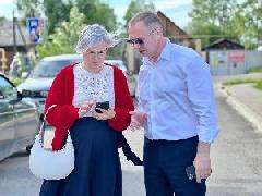 Депутатские обходы прошли на избирательном округе № 8 депутата Думы Олега Стенина и округе № 17 депутата Думы Ларисы Руденко.