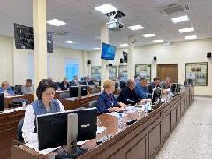 Сегодня состоялось совместное заседание комиссий Думы города Югорска по регламенту, нормотворчеству и депутатской этике, по экономической политике и по социальной политике.