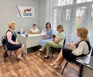 Председатель Думы города Югорска Евгения Комисаренко встретилась с врио координатора филиала Государственного фонда «Защитники Отечества» в городе Югорске Татьяной Токаревой.