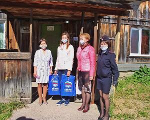 Депутаты Югорска приняли участие в акции «Собери ребёнка в школу»