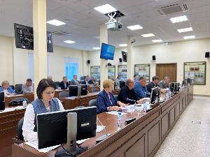 Сегодня состоялось совместное заседание комиссий Думы города Югорска по регламенту, нормотворчеству и депутатской этике, по экономической политике и по социальной политике.