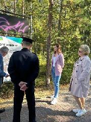 Партийцы Югорска вышли на партийный десант.