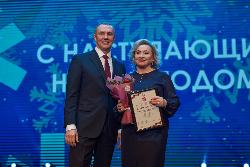 Глава города Алексей Харлов вручил значимые награды югорчанам