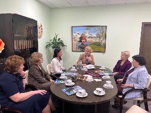 В МБУ ДО «Детская Школа Искусств» под руководством Председателя Женского Движения Единой России в городе Югорске Евгении Комисаренко состоялось очередное заседание Совета движения.