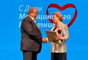 В ЦК «Югра-Презент» состоялся праздничный концерт, посвященный Дню медицинского работника.