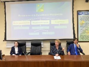 В гостях Думы города Югорска побывали учащиеся 11 класса МБОУ "Лицей им. Г.Ф. Атякшева"