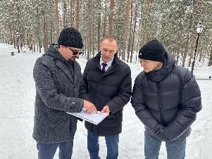 В Югорске прошел партийный десант в парке им. Д.И. Менделеева
