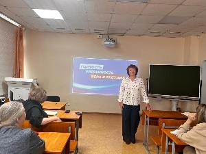 Депутат Думы города Югорска Елена Павлюк встретилась с работниками БОУ «Лицей имени Г.Ф. Атякшева».