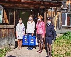 Депутаты Югорска приняли участие в акции «Собери ребёнка в школу»