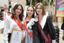 Для выпускников Югорска прозвенел Последний звонок