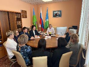 Депутат Думы города Югорска Ксения Астапенко встретилась с сотрудниками МБОУ СОШ «2».