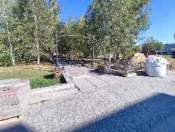 В сквере обновляют тротуар