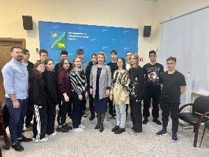 Гостями Думы города Югорска стали ребята 9 класса МБОУ СОШ № 5.