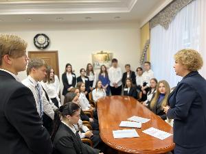 Муниципальный класс МБОУ СОШ № 5 стали гостями Думы города 