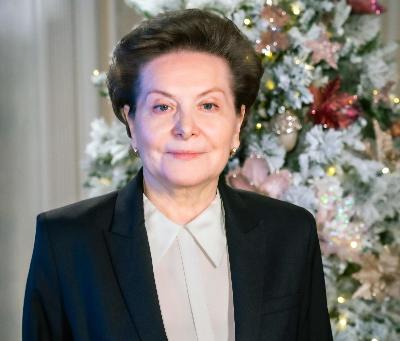 Наталья Комарова поздравляет югорчан с Новым годом! 