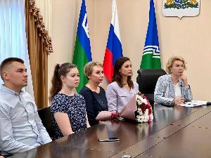 Партийцы Югорска провели народное обсуждение по теме благоустройства города.