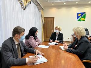 Перспективы капитального ремонта средней общеобразовательной школы №2 оценили накануне члены рабочей группы партийного десанта в Югорске.