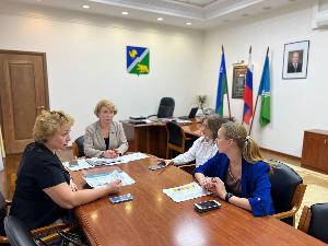 Состоялась рабочая встреча спикера Думы Евгении Комисаренко с представителями Общественной Молодежной палаты 