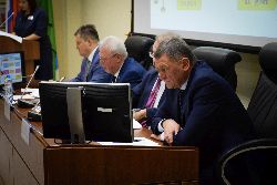 На очередном заседании Думы депутатами рассмотрено 20 вопросов