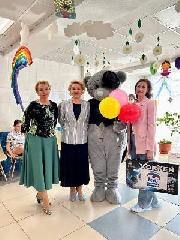 Партийцы Югорска поздравили детей города Югорска с международным праздником.