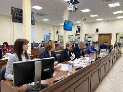 Состоялось совместное заседание постоянных комиссий Думы города по регламенту, нормотворчеству и депутатской этике и по социальной политике.