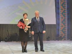 Михаил Бодак вручил награды югорчанам ко Дню округа 