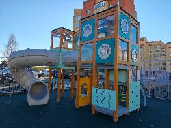 В Югорске появилась новая детская площадка