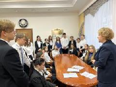 Муниципальный класс МБОУ СОШ № 5 стали гостями Думы города 