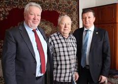 Михаил Бодак поздравил старожила города с юбилеем