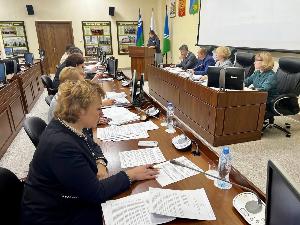 22 ноября состоялось совместное заседание постоянных комиссий Думы города Югорска по регламенту, нормотворчеству и депутатской этике, по бюджету и финансам, по социальной полите и по экономической политике.