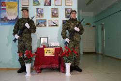 В школе №5 в мкр. Югорск-2 открыли «Парту памяти» в честь Сергея Костенко