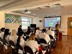 Председатель Думы города Югорска Евгения Комисаренко провела рабочую встречу с сотрудниками БУ «Югорская городская больница».