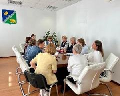 Партийцы Югорска провели народные обсуждения по актуальным вопросам дошкольного образования