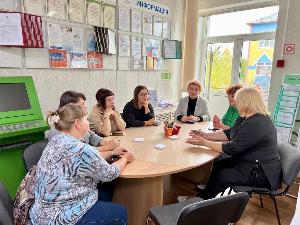 Председатель Думы города Югорска, руководитель Женского Движения Единой России в городе Югорске Евгения Комисаренко приняла участие в заседании женского клуба «Ты можешь все».