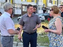 Депутаты Роман Самохвалов и Лариса Руденко рассказали о проделанной работе на участках №12 и №17.