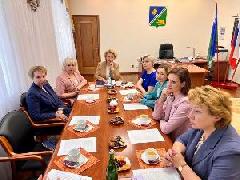Под руководством Председателя Женского Движения Единой России в городе Югорске Евгении Комисаренко состоялось очередное заседание Совета движения.