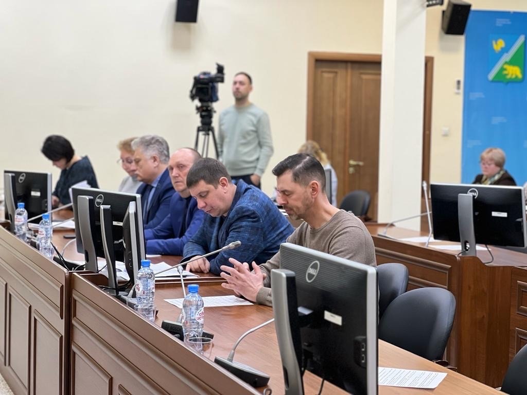 Tnmo-zRHeLc.jpg Tnmo-zRHeLc.jpg