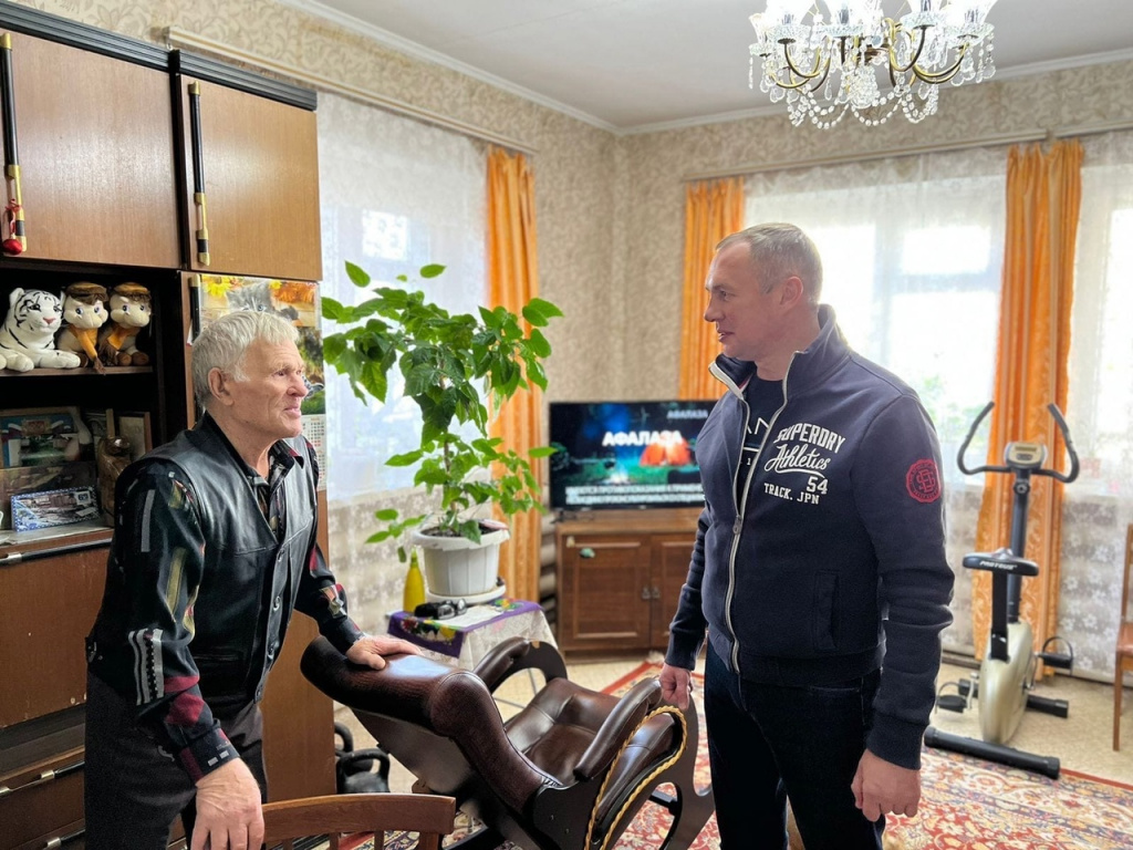 1GDLxldTk3k.jpg 1GDLxldTk3k.jpg