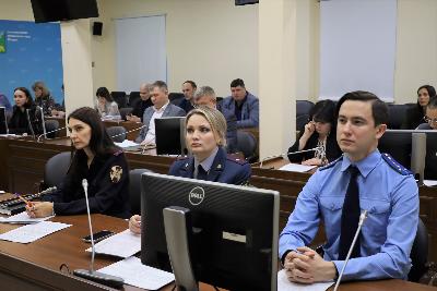 Вопросам обеспечения безопасности в преддверии и период новогодних праздников было посвящено совместное заседание Антитеррористической комиссии Югорска и Оперативной группы