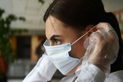 Роспотребнадзор ввел всеобщий масочный режим