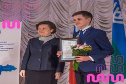 В Югре стартовал прием заявок на присуждение Премии Губернатора