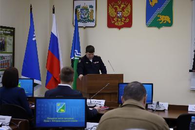 Итоги работы полиции Югорска и развитие профессионального образования обсудили депутаты на очередном заседании городской Думы