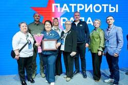 Заслуженная награда: полпред президента Артём Жога отметил труд волонтёров Югорска